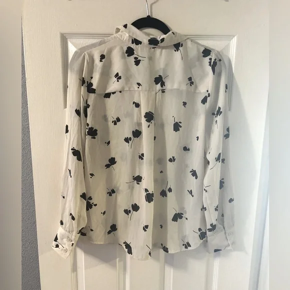NWT Who What Wear Falling Tulip Button Up size medium - Picture 4 of 9